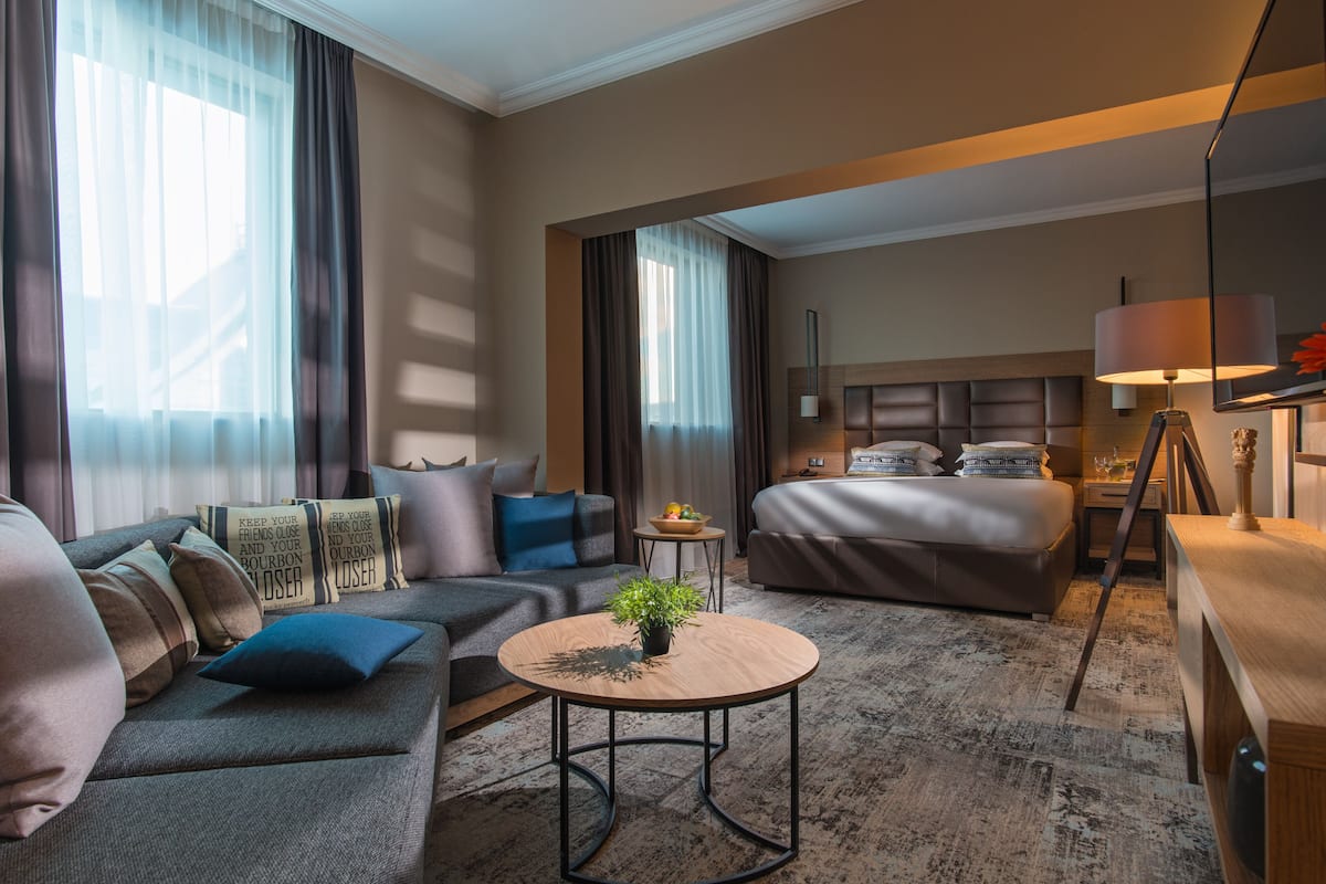 executive suite | 1 bedroom, premium bedding, memory-foam beds, minibar