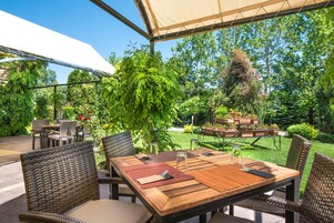 Breakfast, lunch, dinner served; garden views