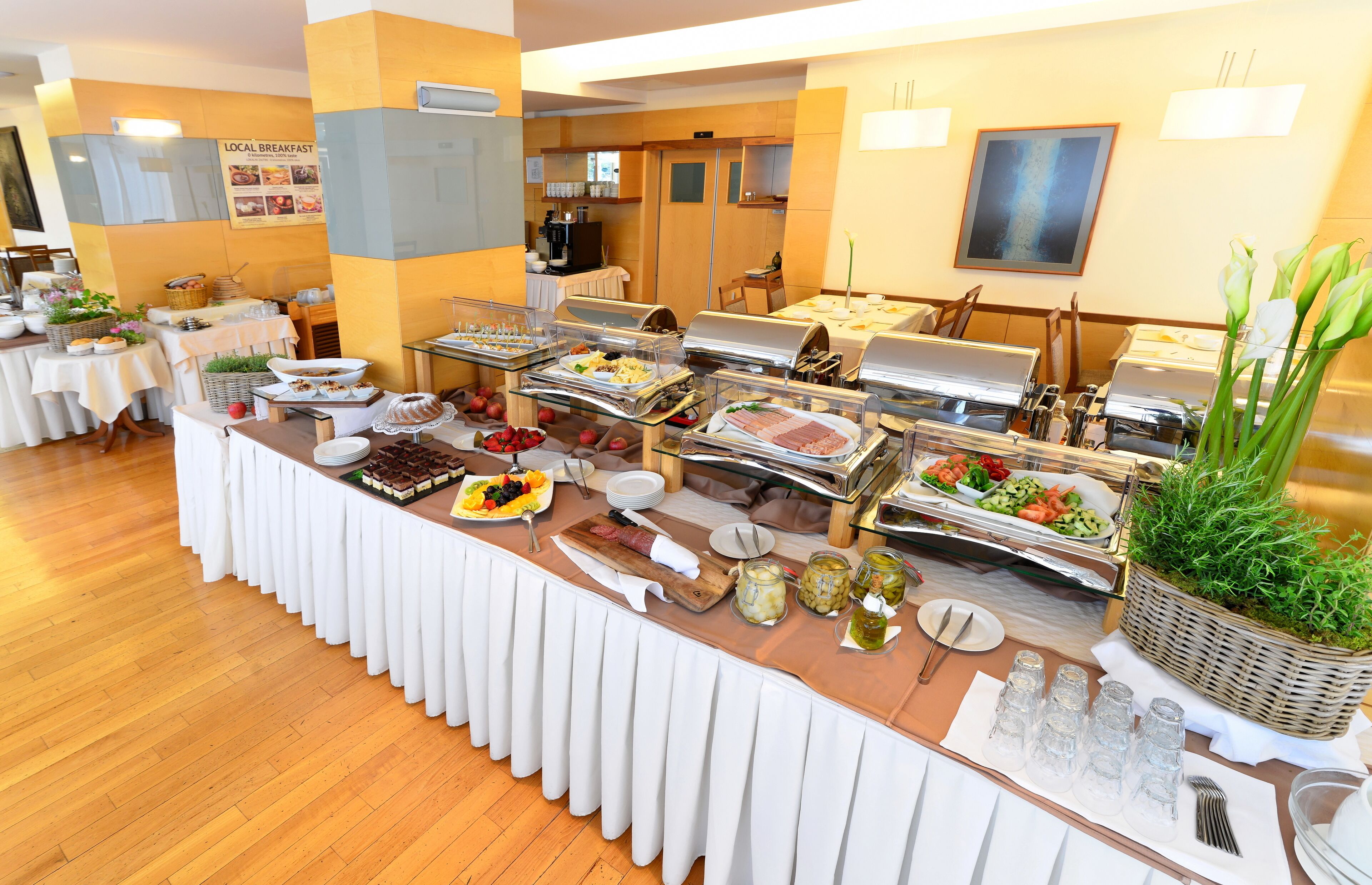 Free daily buffet breakfast