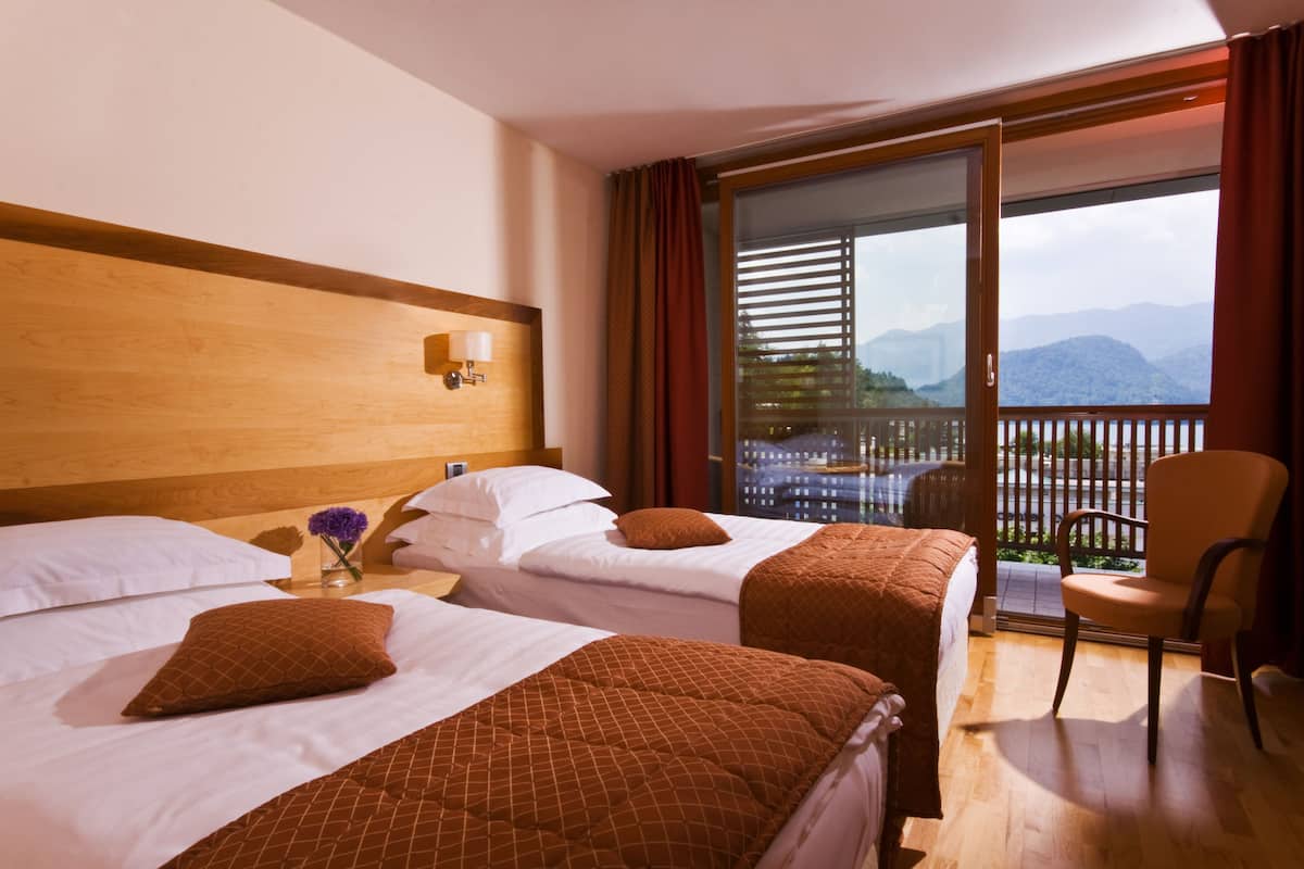 twin room, balcony, lake view | 2 bedrooms, hypo-allergenic bedding, minibar, in-room safe