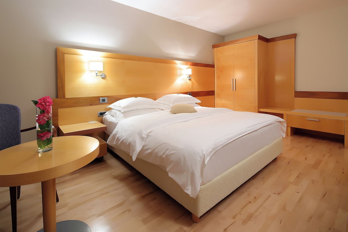 Family Suite | 1 bedroom, hypo-allergenic bedding, minibar, in-room safe