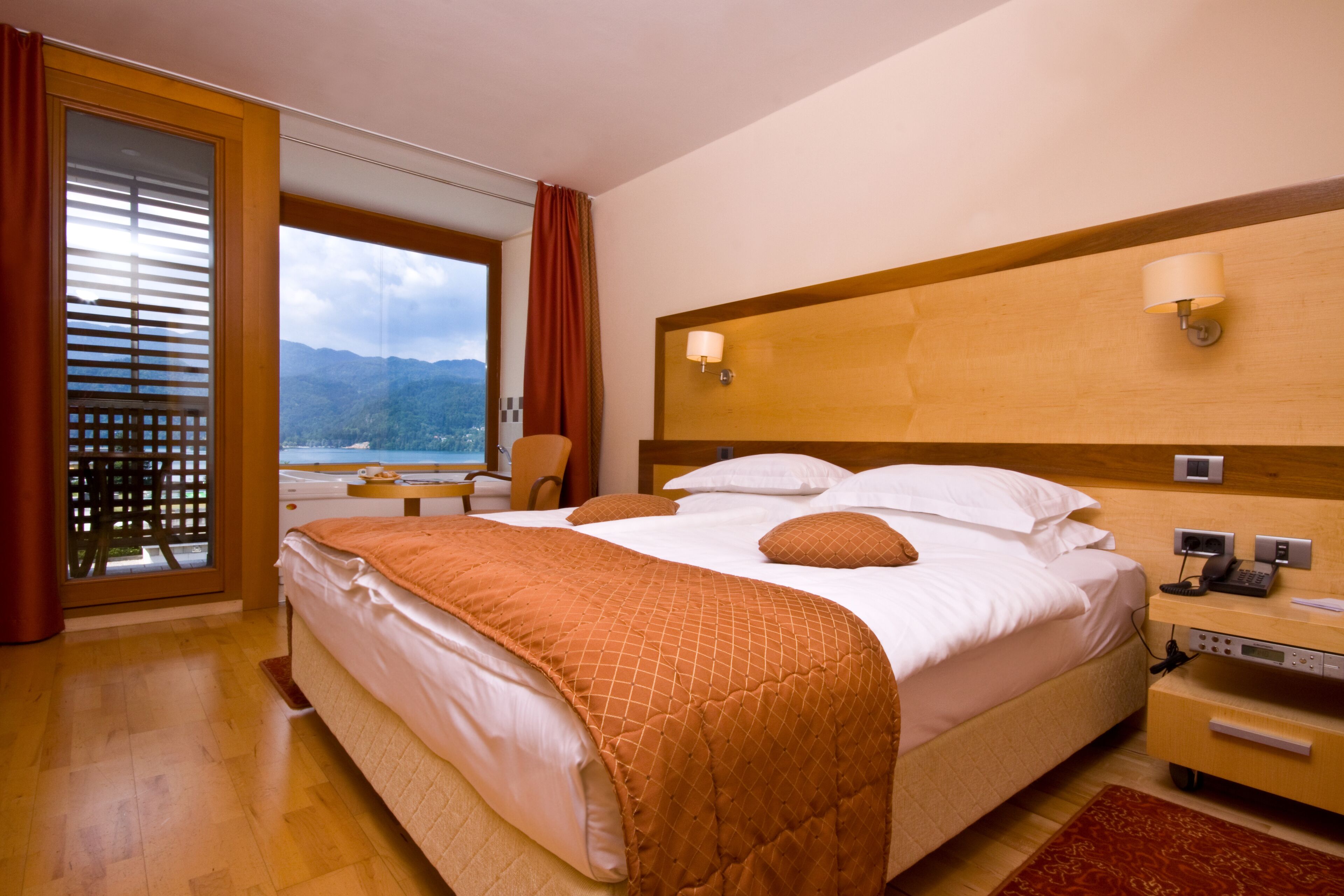 deluxe room, balcony, lake view | 2 bedrooms, hypo-allergenic bedding, minibar, in-room safe