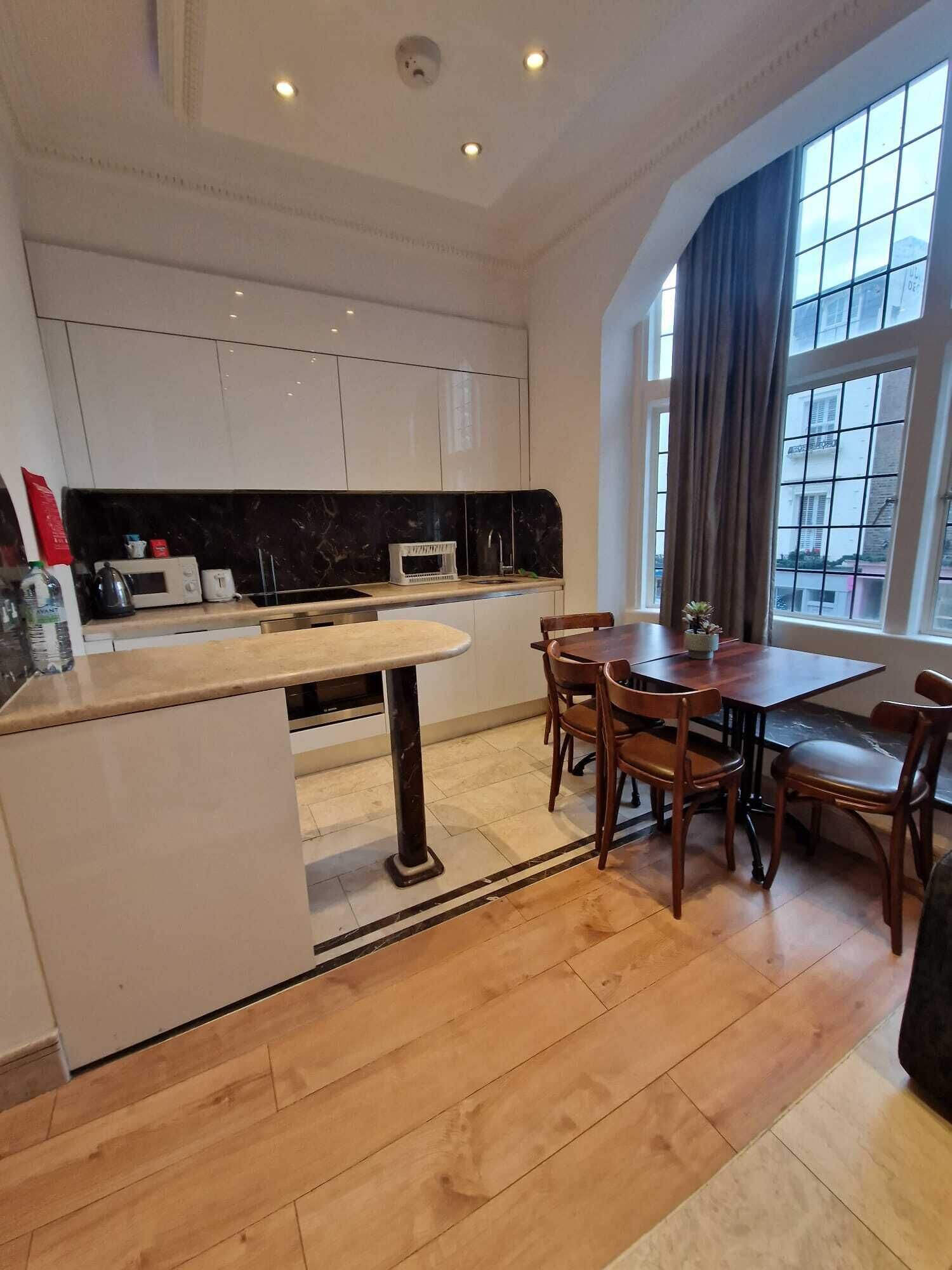 Photo - Griffin House Hotel