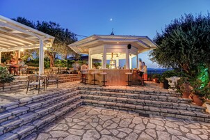 Bar accanto alla piscina