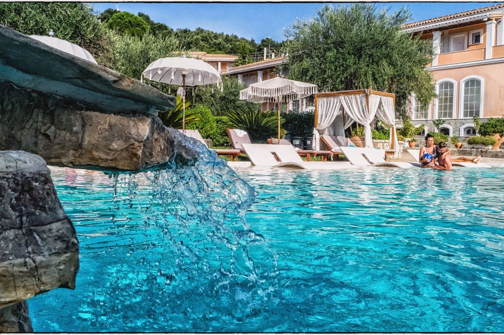 Nefeli Hotel