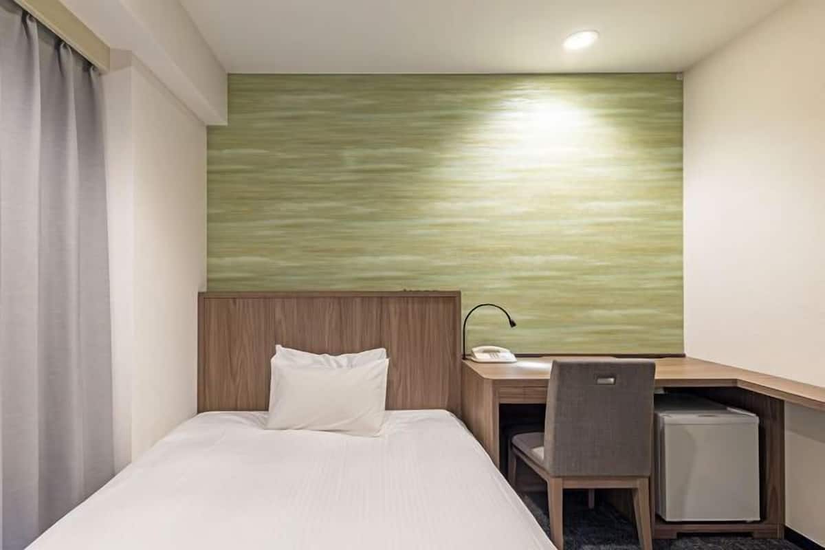 1 bedroom, desk, free WiFi, bed sheets