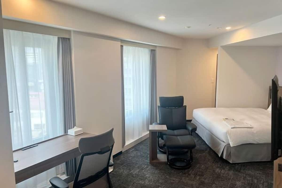 1 bedroom, desk, free WiFi, bed sheets