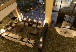 Lobby sitting area - Hotel JAL City Nagano (Nagano)