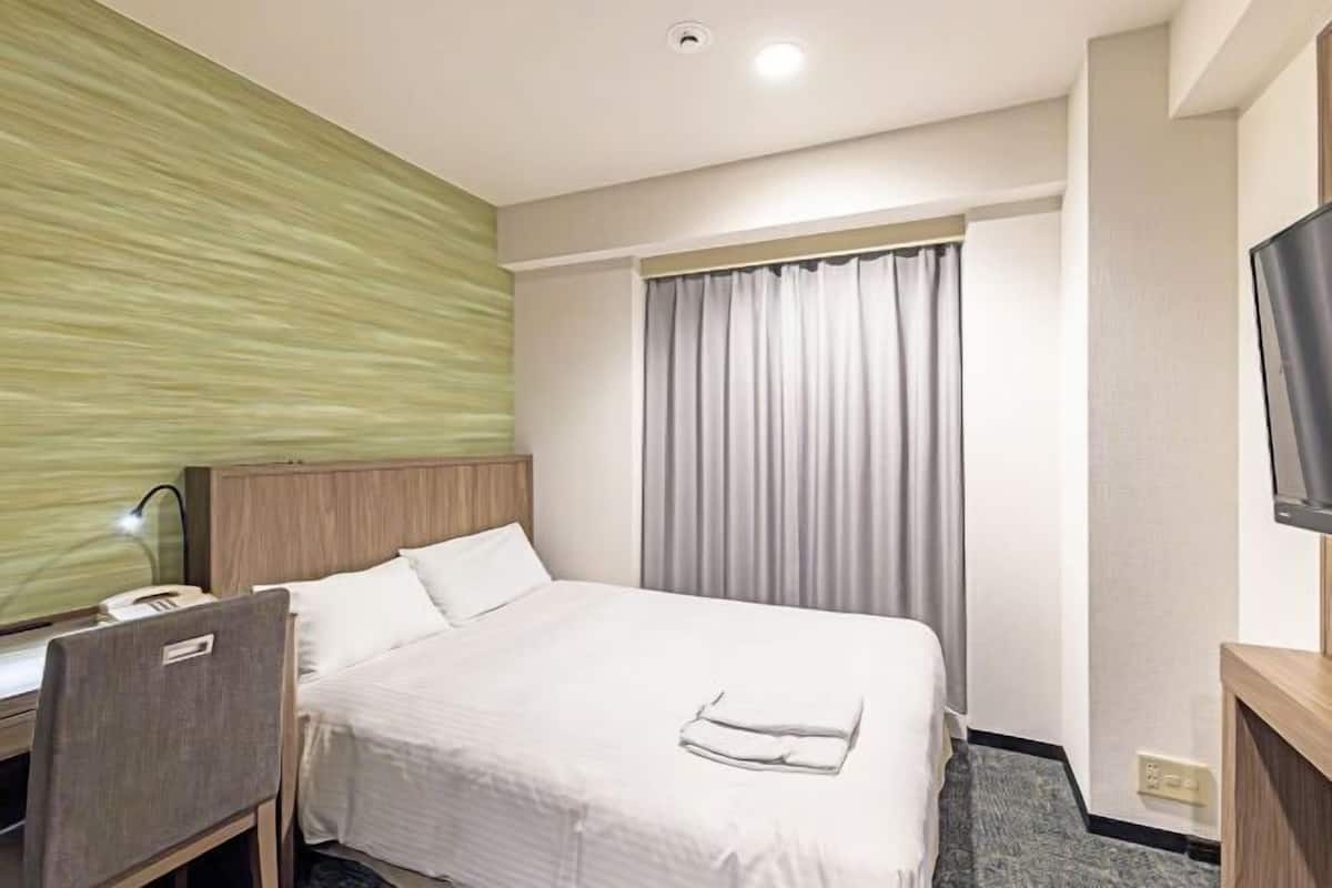 1 bedroom, desk, free WiFi, bed sheets