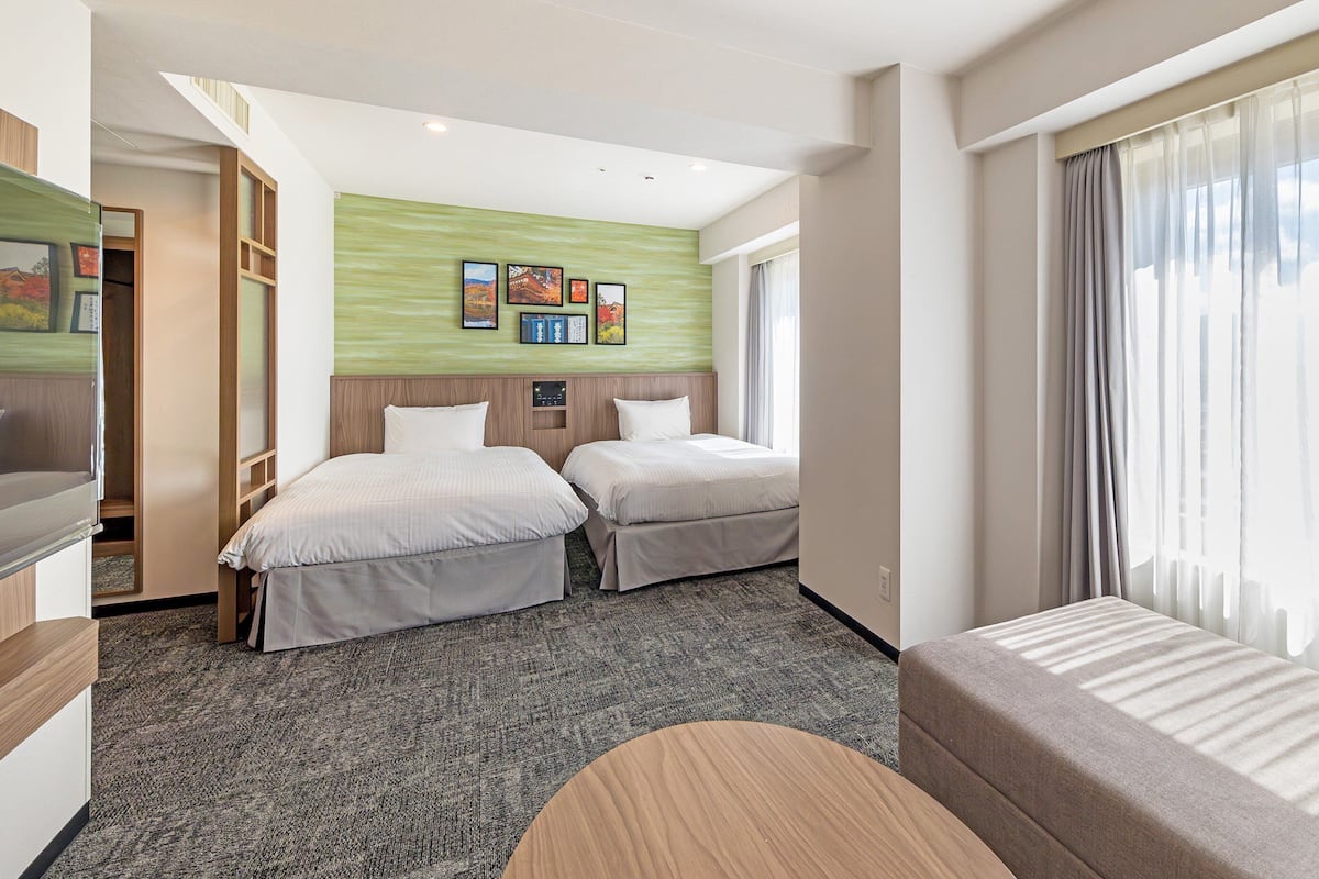 renewal deluxe twin room, non smoking | 1 bedroom, desk, free wifi, bed sheets