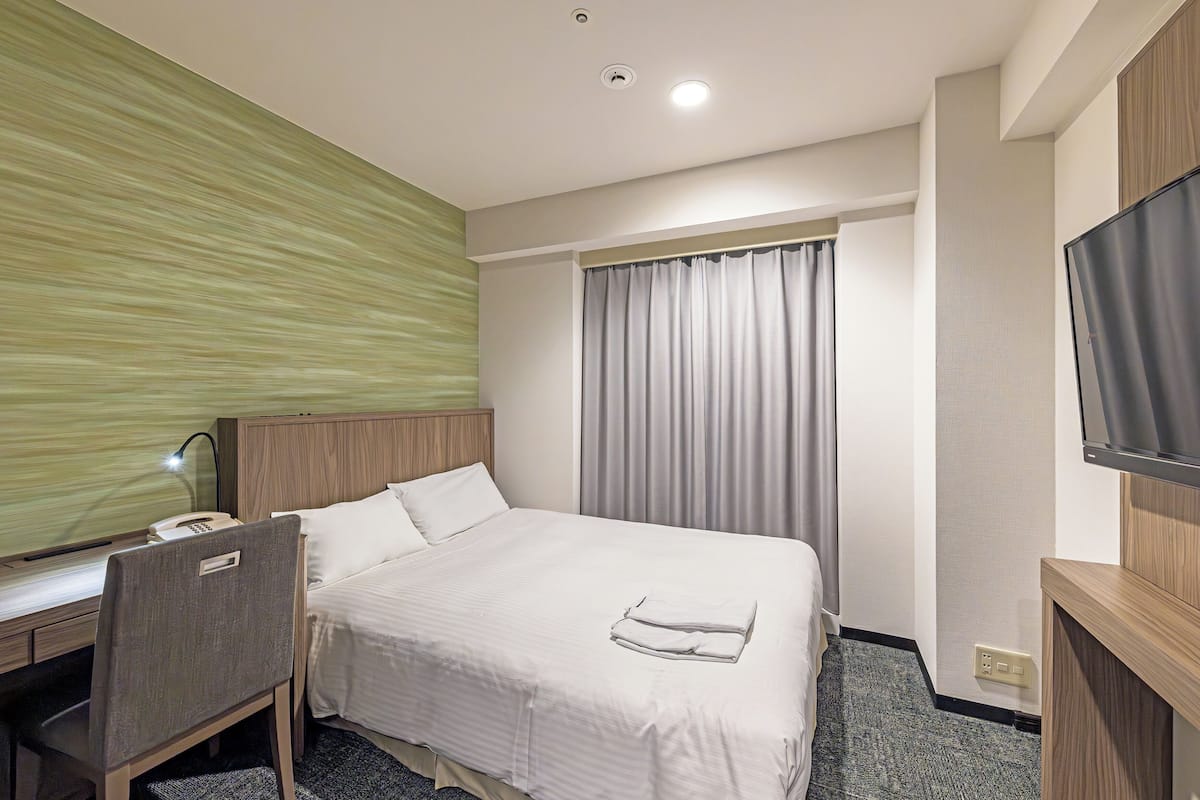 Habitación doble económica, para no fumadores (Renewal) | Escritorio, wifi gratis y ropa de cama