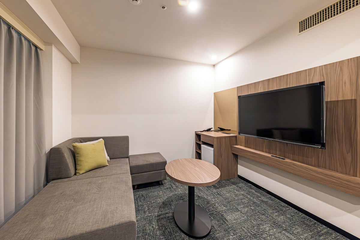 renewal deluxe twin room, non smoking | 1 bedroom, desk, free wifi, bed sheets