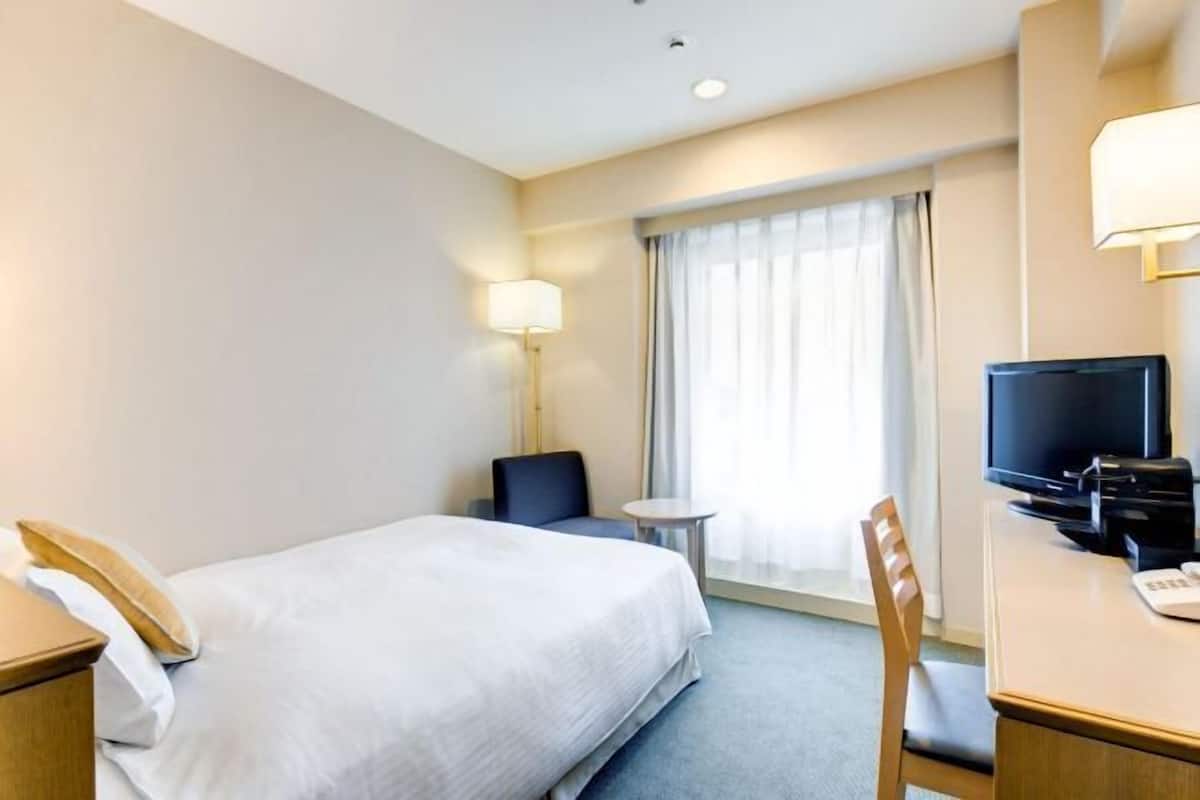 Työpöytä, ilmainen Wi-Fi, vuodevaatteet