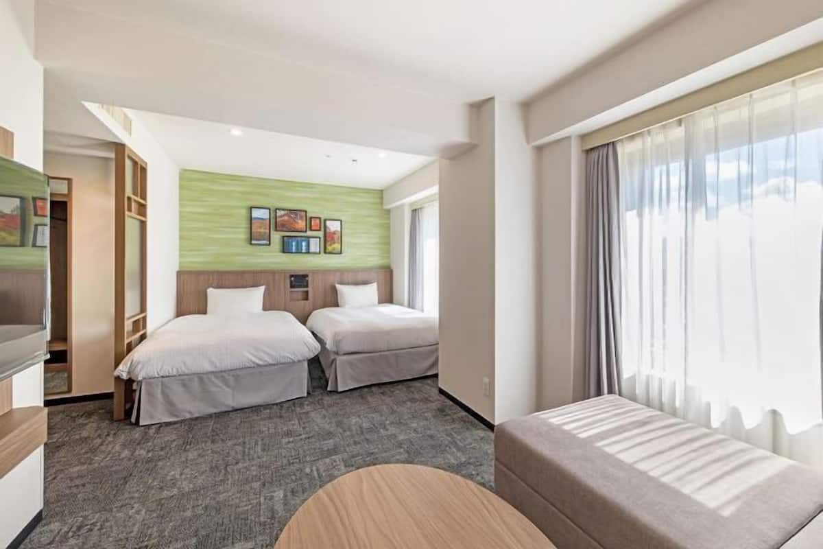 1 bedroom, desk, free WiFi, bed sheets