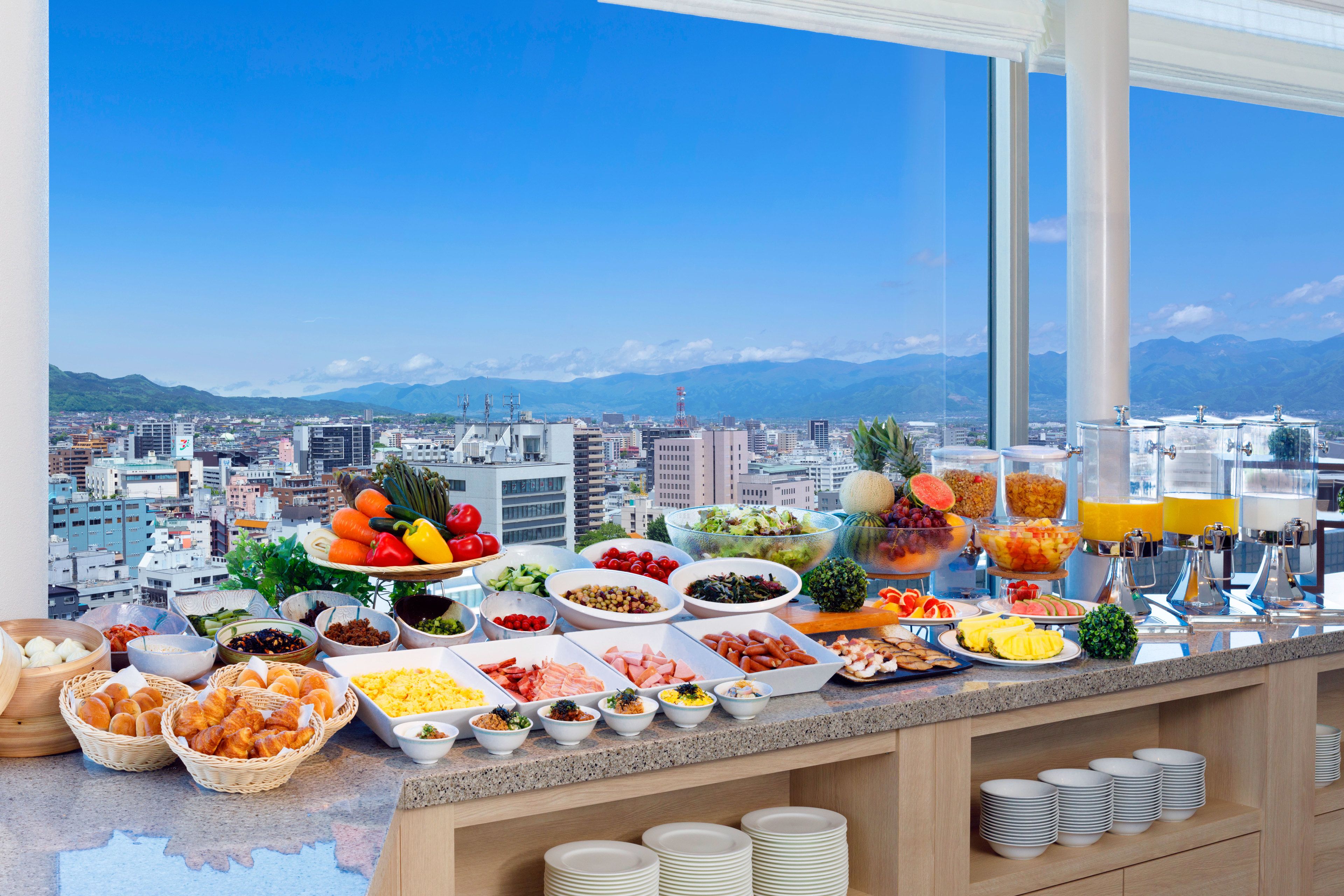 daily buffet breakfast (jpy 2200 per person)