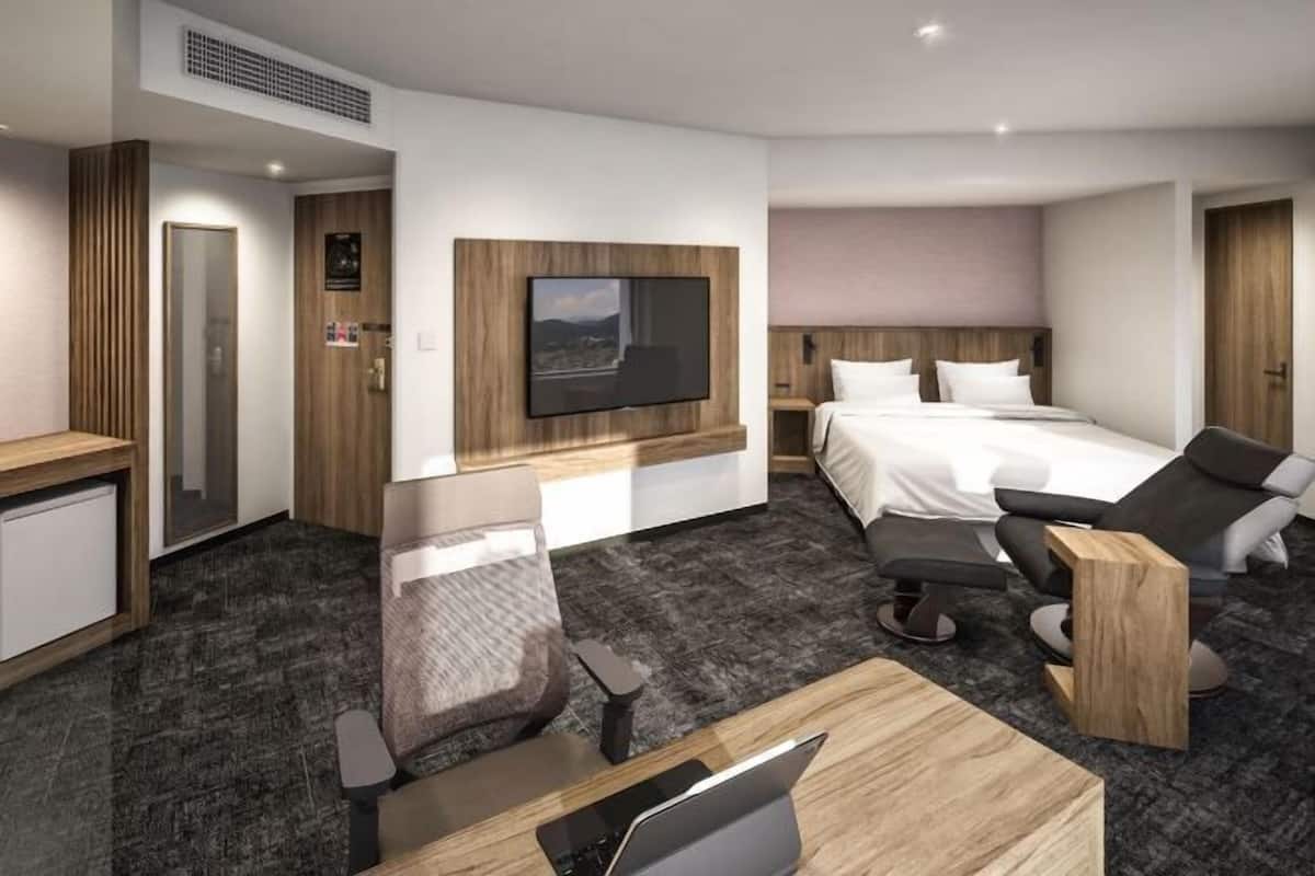 1 bedroom, desk, free WiFi, bed sheets