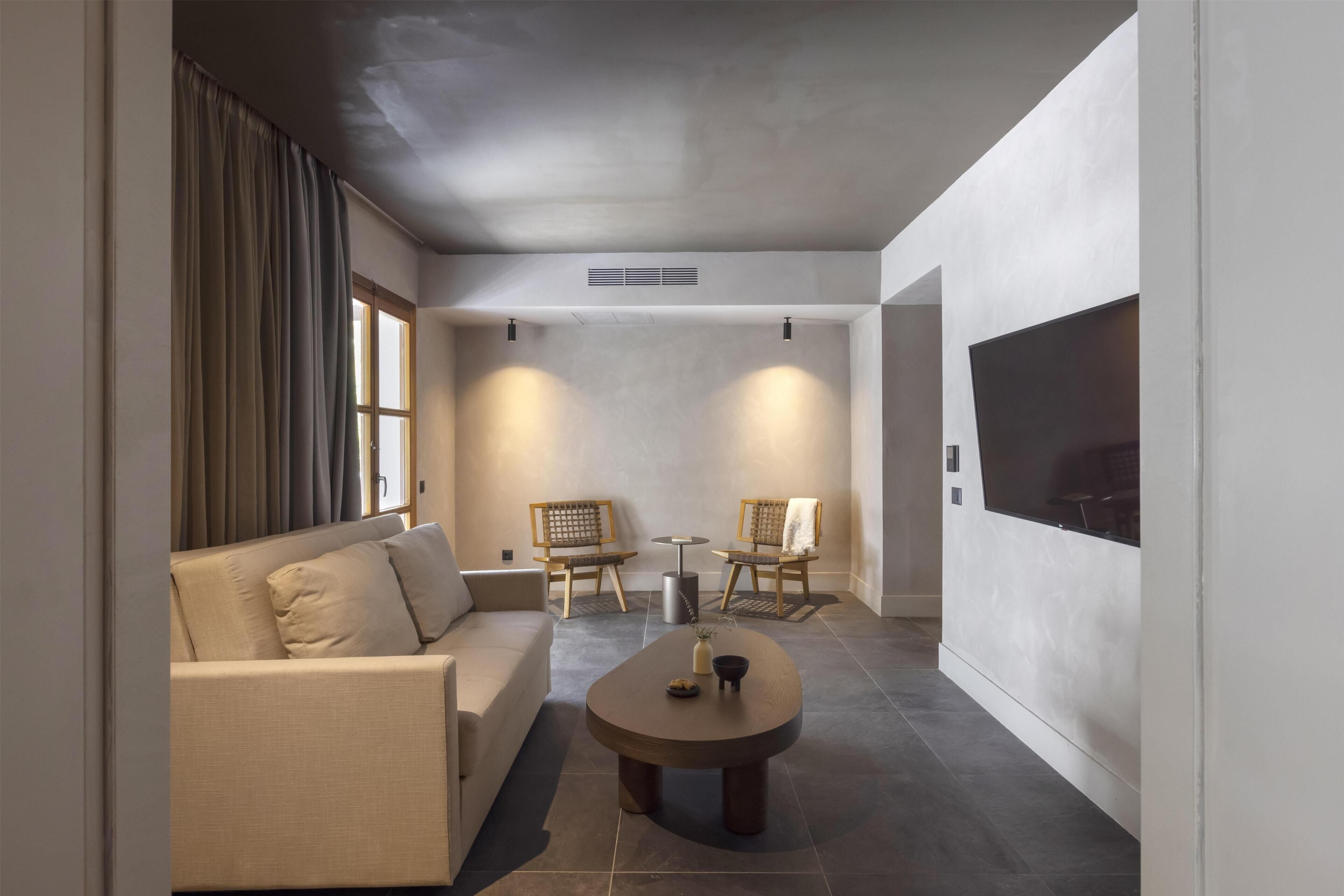 Tropical Bungalow Suite | Opholdsområde | 42-tommers LCD-tv med satellitkanaler