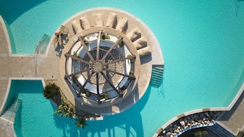 2 outdoor pools, pool umbrellas, sun loungers