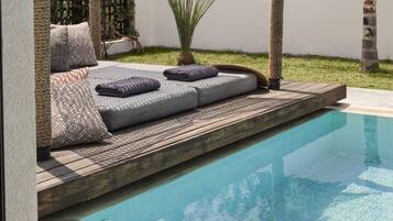 Tropical Zen Bungalow Suite Private Pool | Living area