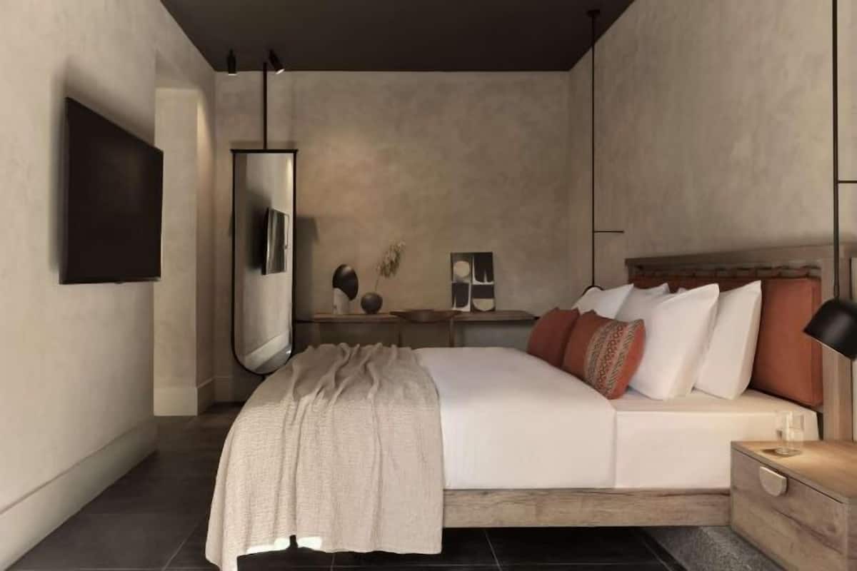 1 bedroom, premium bedding, down duvets, minibar