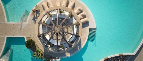 Seasonal outdoor pool, pool umbrellas, sun loungers