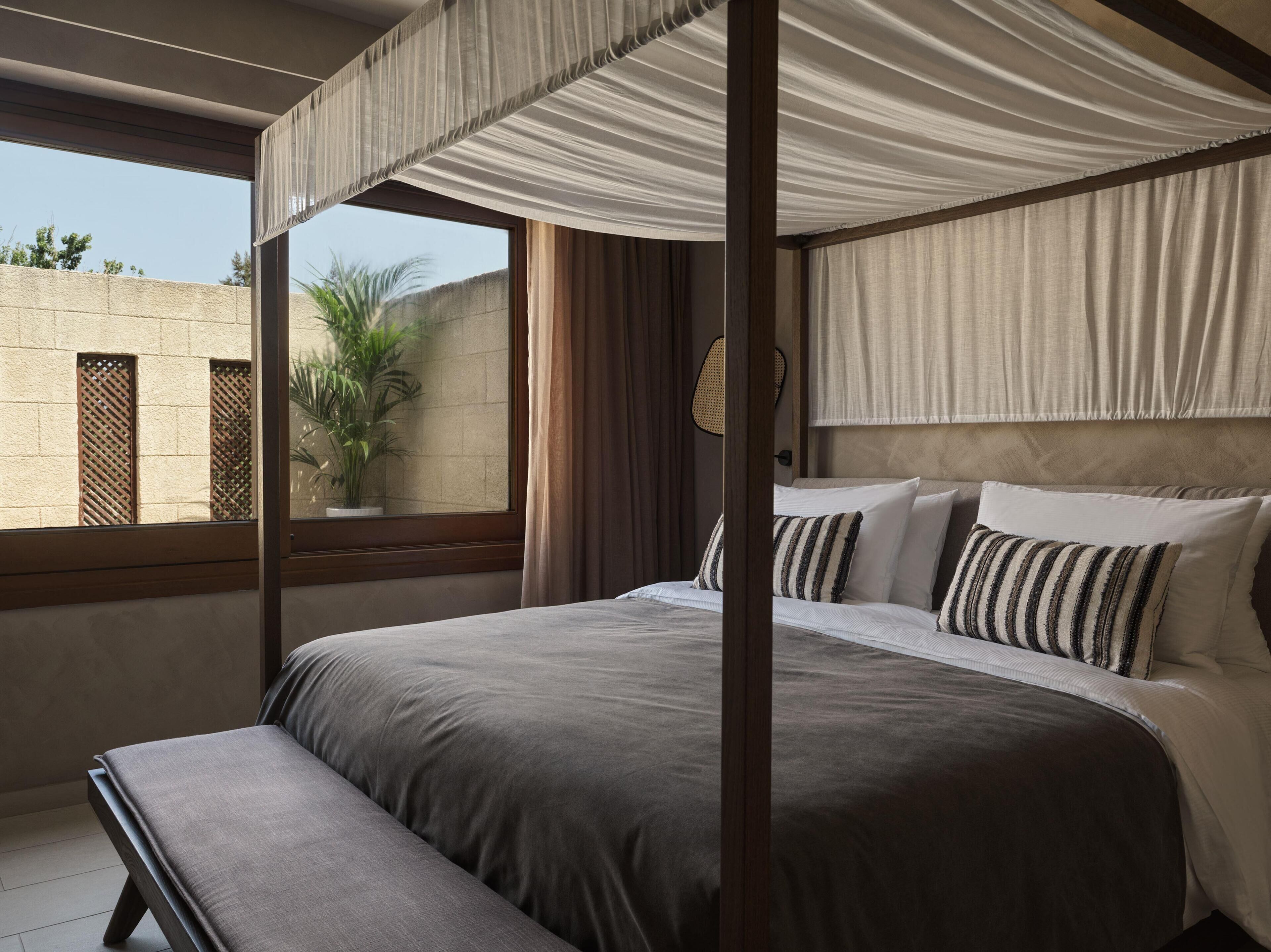 Ottoman One Bedroom Suite with Jetted Tub, King | 高級寝具、羽毛の掛け布団、ミニバー、セーフティボックス (室内)