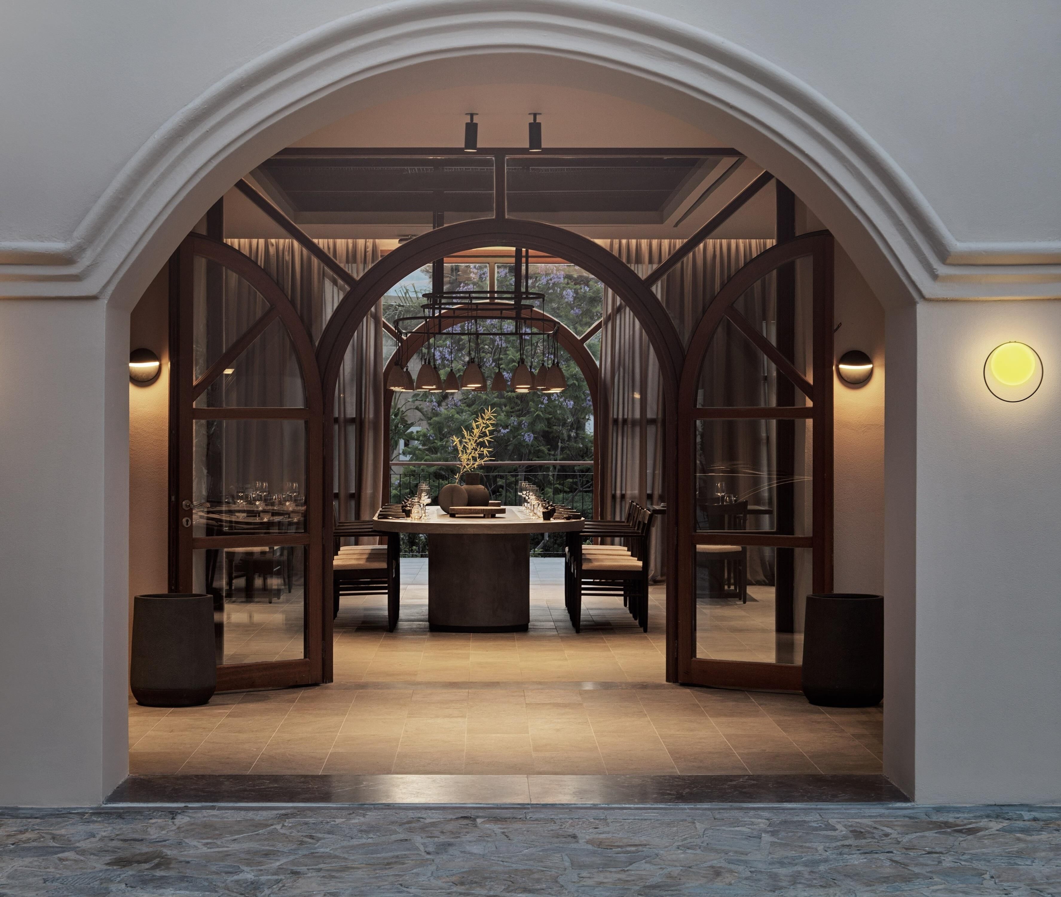 4 restaurants, breakfast, lunch, dinner served; Greek cuisine 