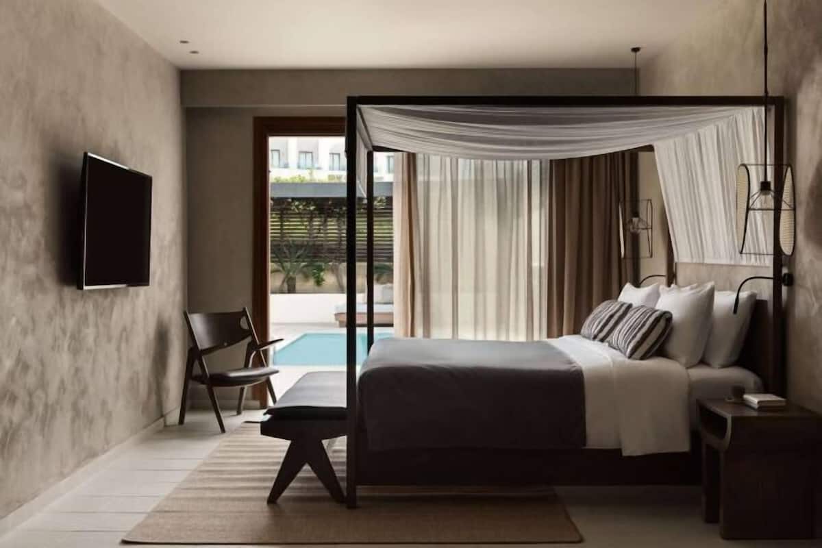 1 bedroom, premium bedding, down duvets, minibar