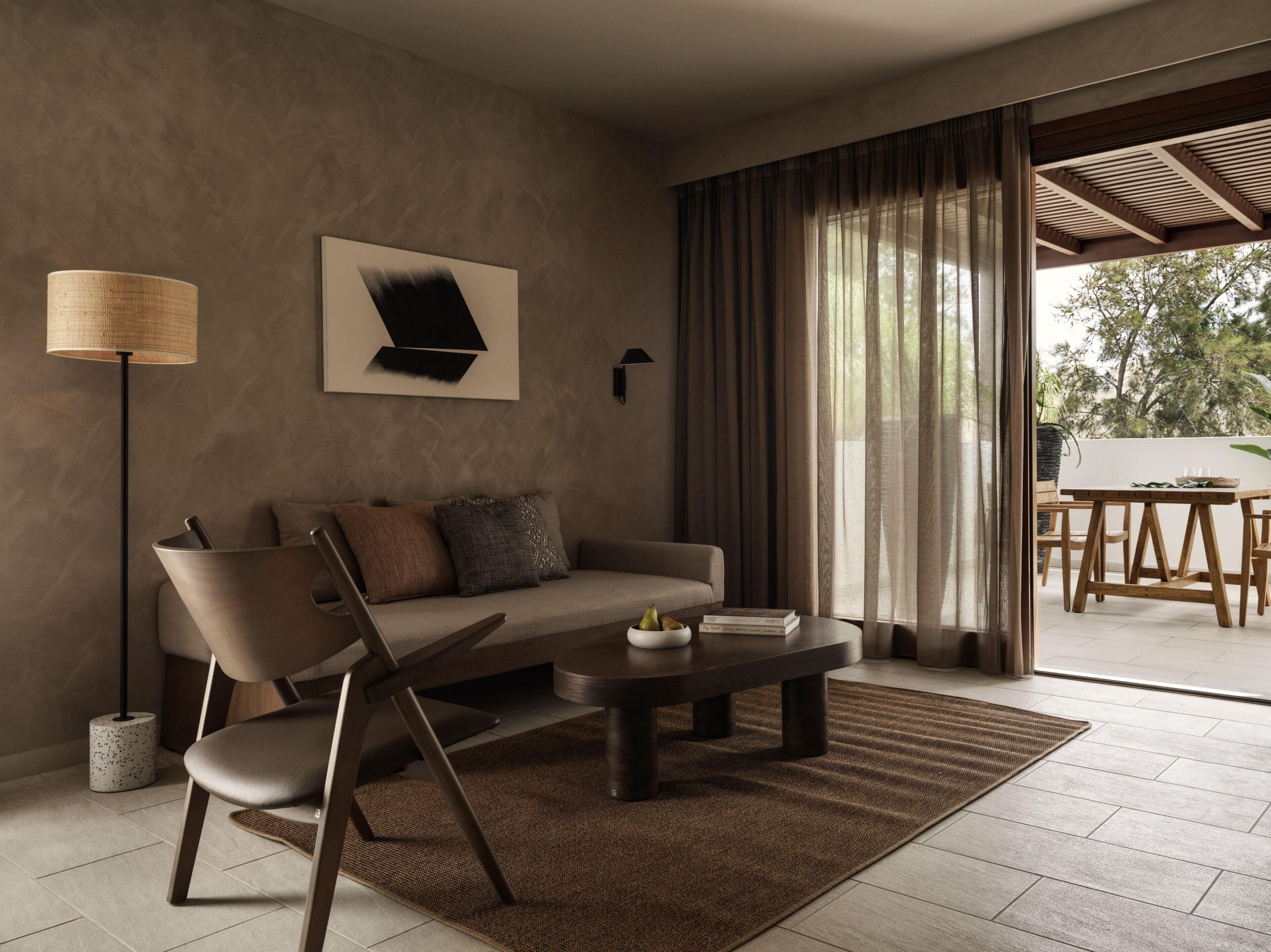 Tropical Pavilion 2 Bedroom Suite Outdoor Jacuzzi | 起居区 | 42-英寸液晶电视（配备卫星频道）