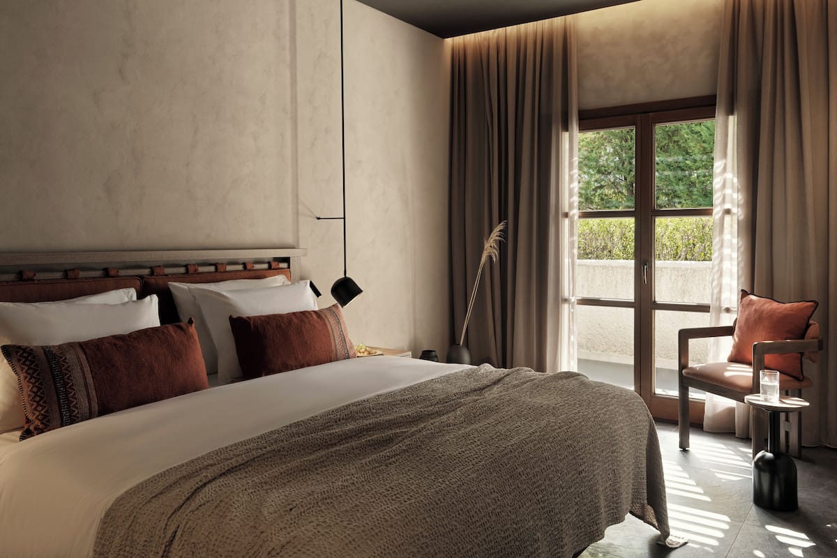 Ropa de cama de alta calidad, cubrecamas y minibar