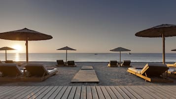 Private beach, sun-loungers, beach umbrellas, beach towels
