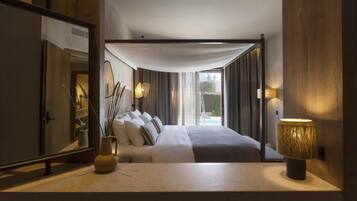 Ropa de cama de alta calidad, cubrecamas y minibar