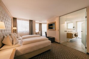 Hypo-allergenic bedding, minibar, cots/infant beds