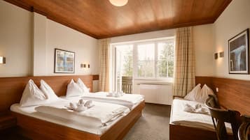 Schreibtisch, kostenlose Babybetten, kostenloses WLAN, BettwÀsche