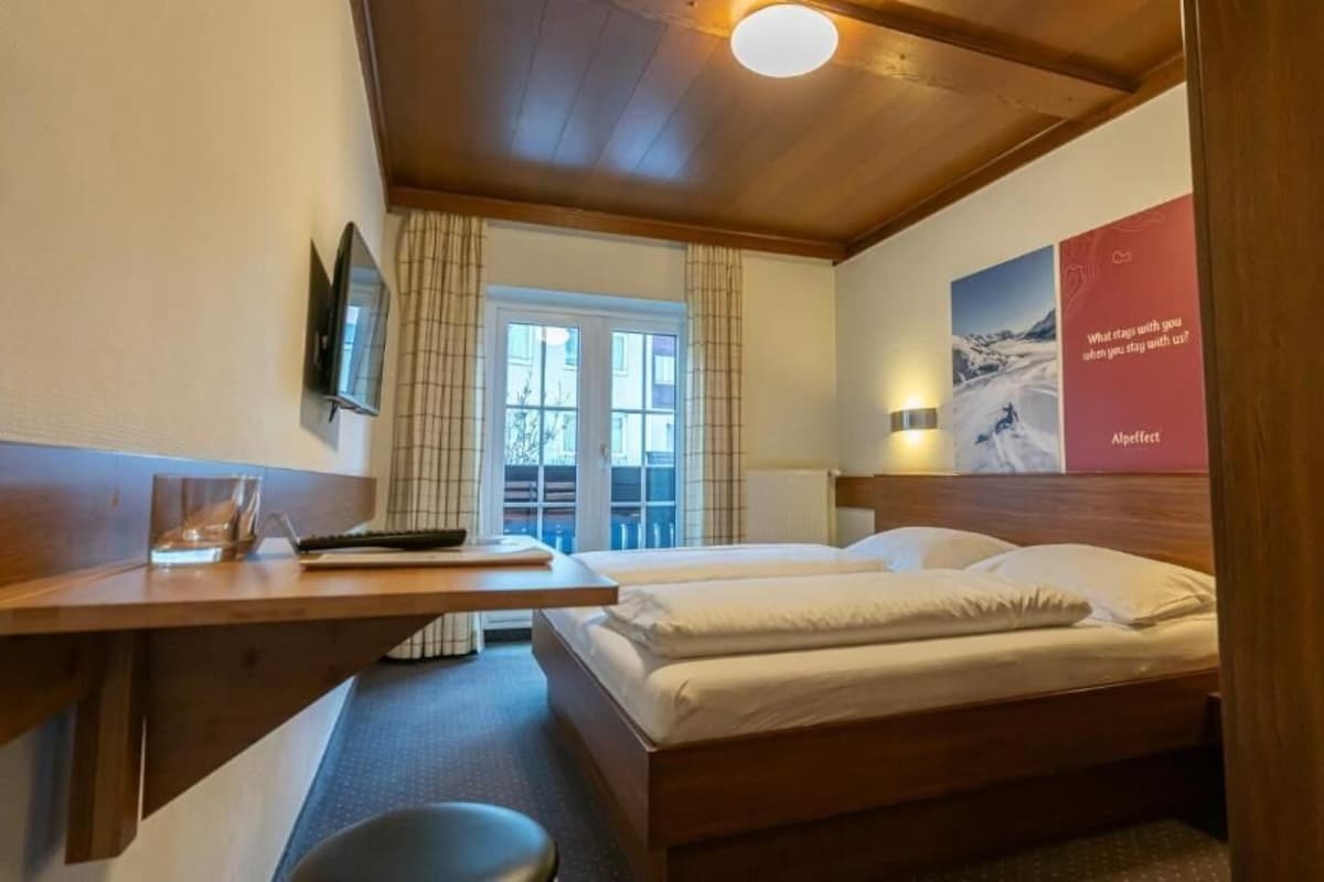 Tweepersoonskamer, uitzicht op bergen | Gratis wifi, beddengoed