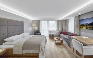 Dobbeltrom – deluxe (Tirol) | Minibar, safe på rommet, individuelt dekorert og individuelt innredet