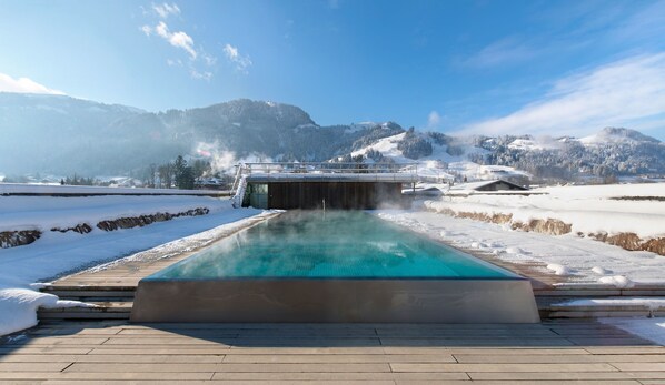Indoor pool, outdoor pool, open 8 AM to 8 PM, pool umbrellas - Hotel Schwarzer Adler Kitzbühel - Adults only (Kitzbuhel)