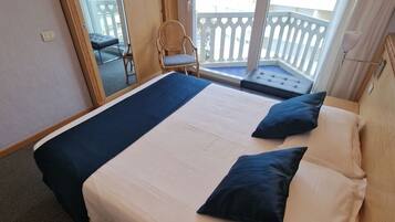 Minibar, Zimmersafe, Schreibtisch, Bügeleisen/Bügelbrett