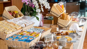 Petit déjeuner buffet compris tous les jours