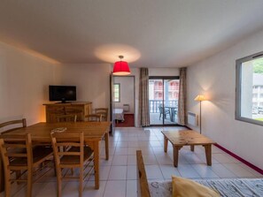 Schallisolierte Zimmer, kostenlose Babybetten, WLAN, Bettwäsche