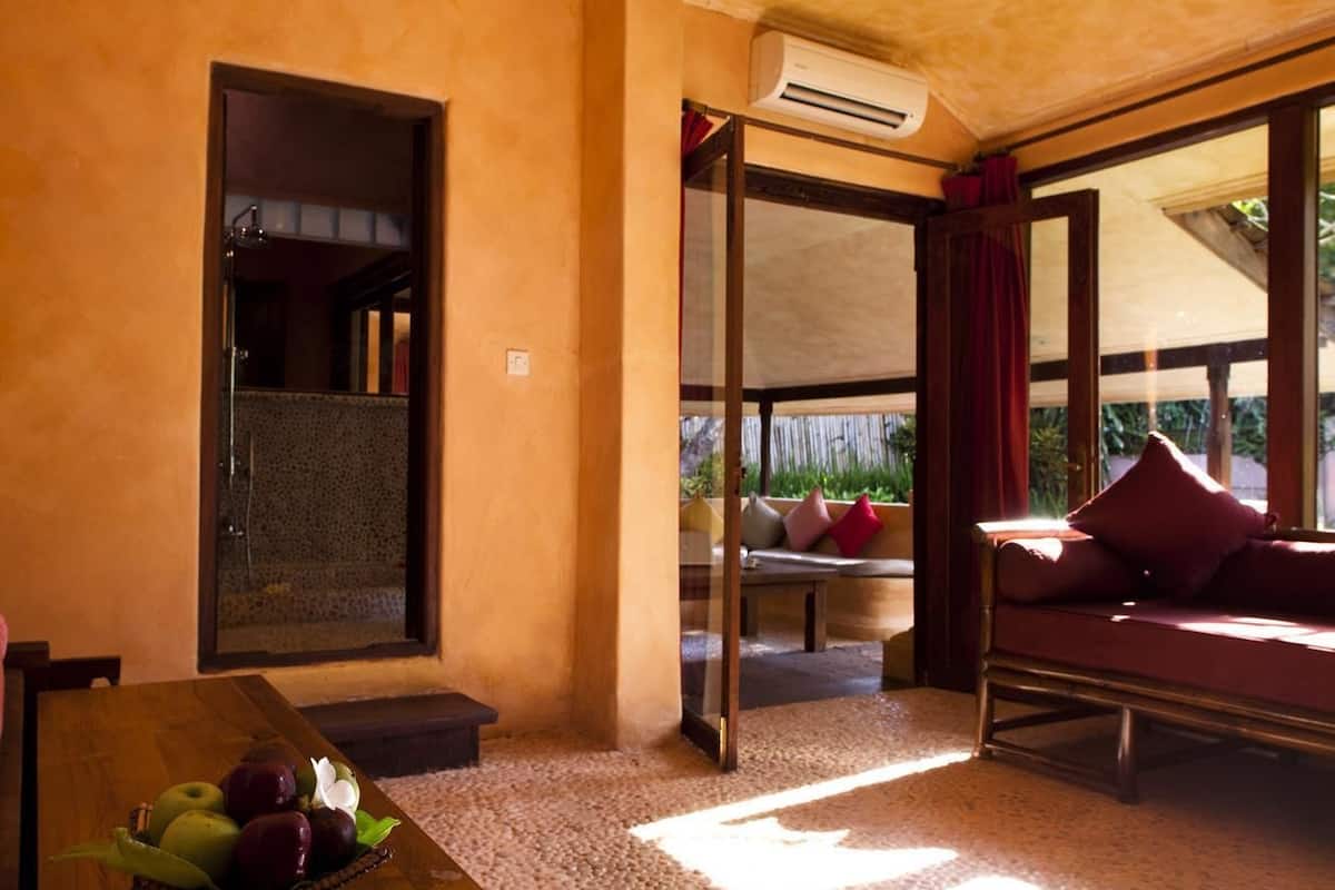 Suite, Balcony, Garden View | Minibar, in-room safe, desk, iron/ironing board