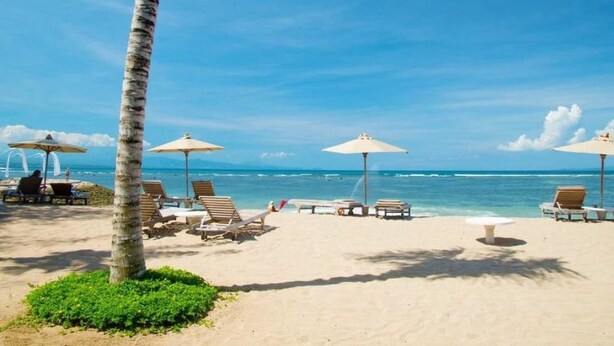 On the beach, fishing - La Taverna Suites (Denpasar)