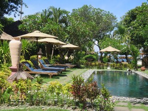 Lataverna Suites | Natural pool - La Taverna Suites (Denpasar)