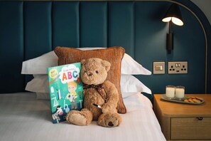 Chambre Double Supérieure, 1 très grand lit | Coffres-forts dans les chambres, bureau