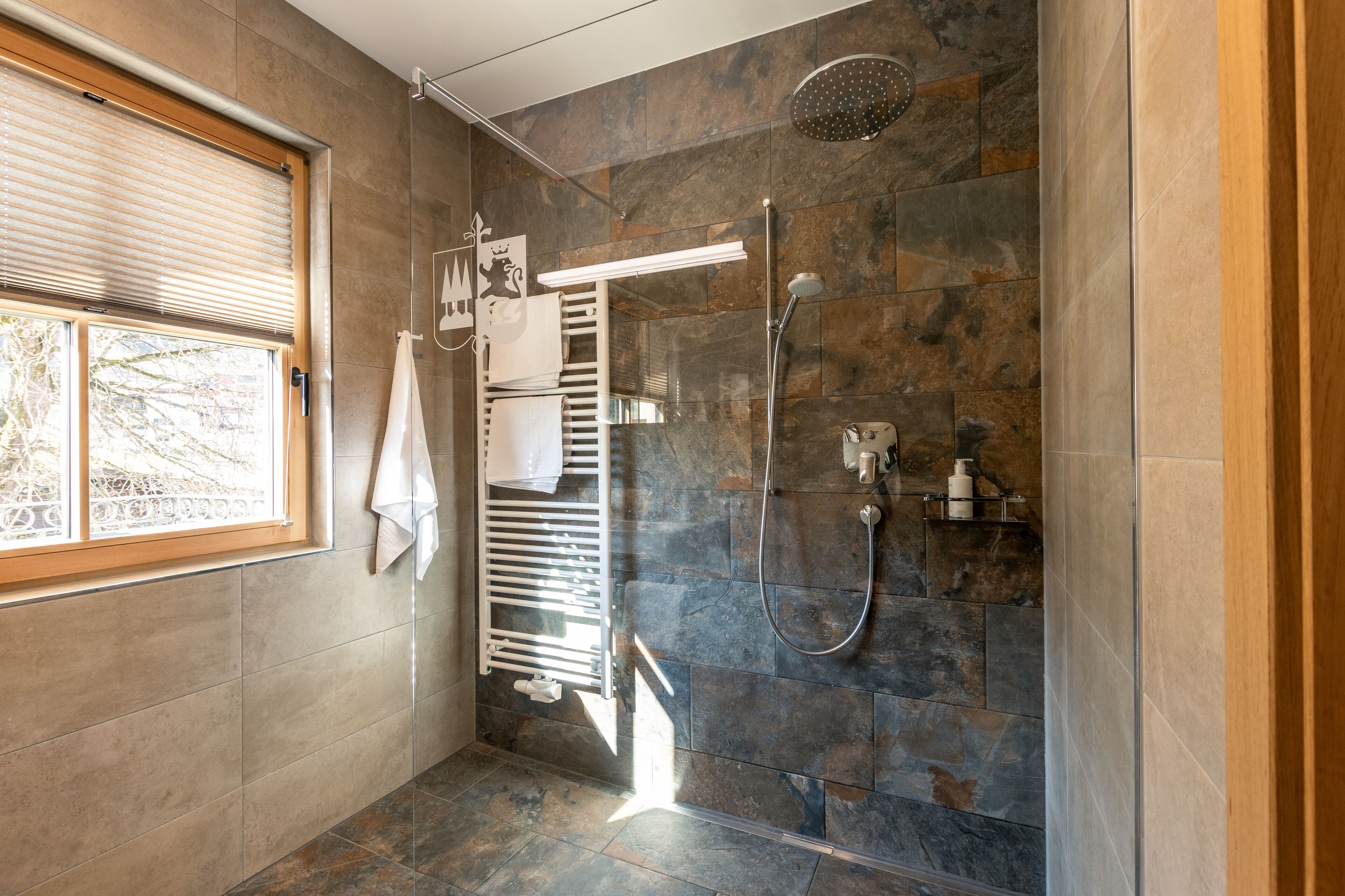 family room, 2 bedrooms | bathroom | free toiletries, hair dryer, bathrobes, towels