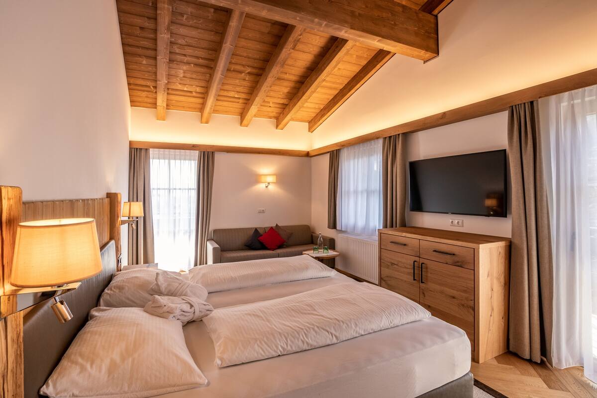 family room, 2 bedrooms | 1 bedroom, hypo-allergenic bedding, in-room safe, individually furnished