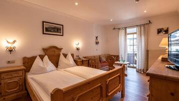 Hypo-allergenic bedding, in-room safe, individually furnished, desk