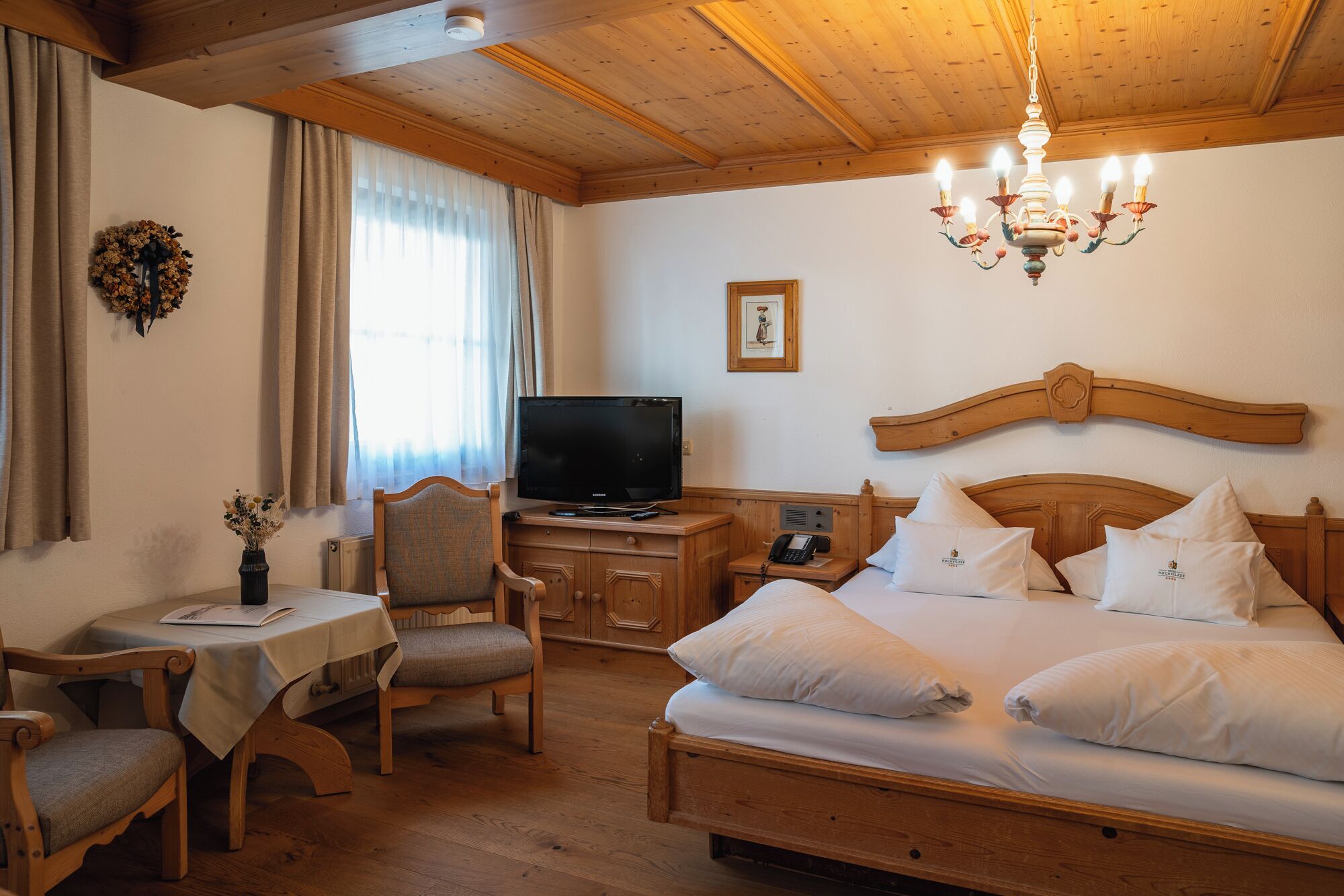 Double Room, Annex Building | Hypo-allergenic bedding, in-room safe, individually furnished, desk