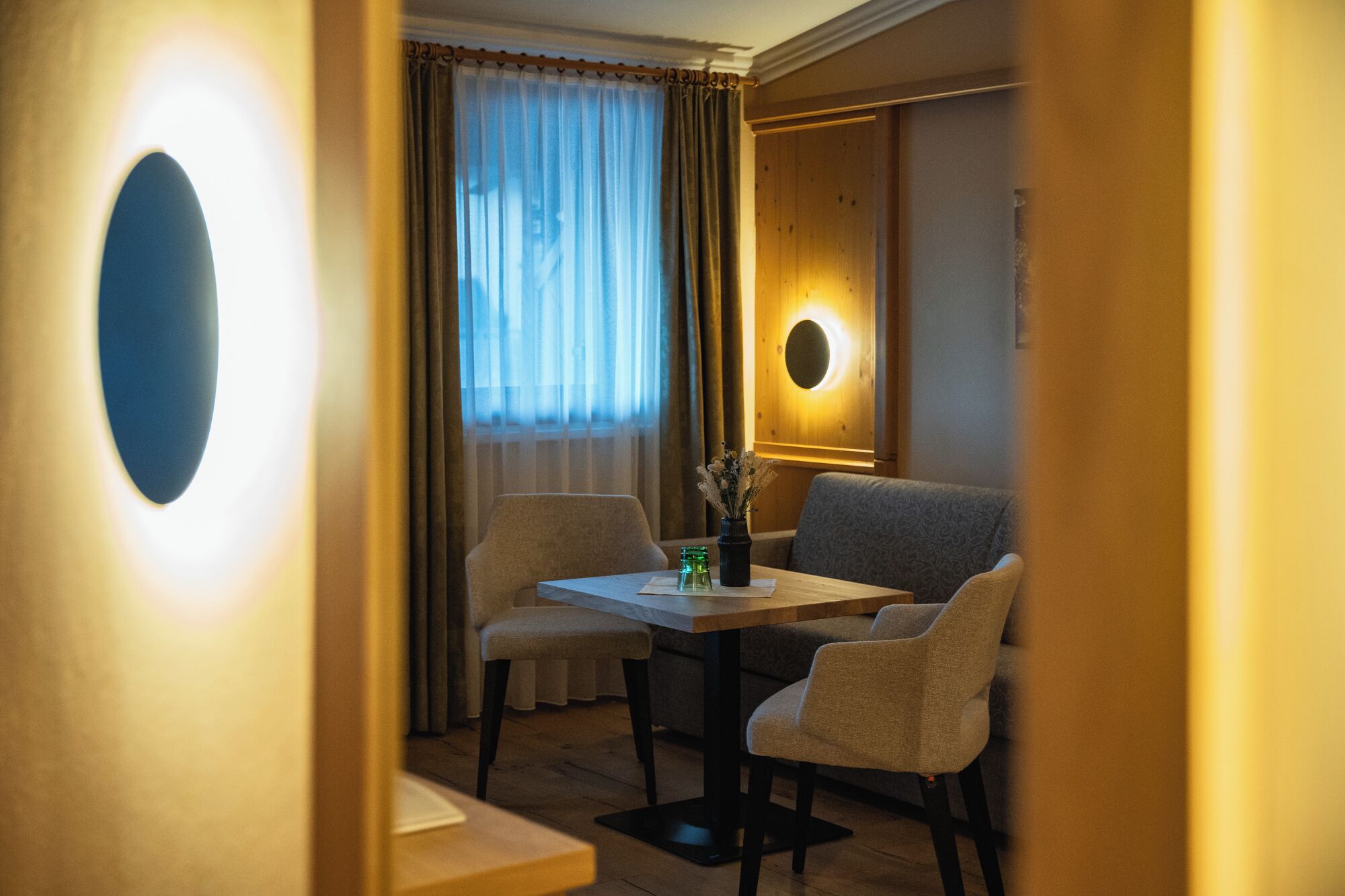 Hypo-allergenic bedding, in-room safe, individually furnished, desk