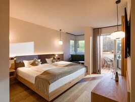 Apartamento familiar | Ropa de cama hipoalergénica, caja fuerte, escritorio